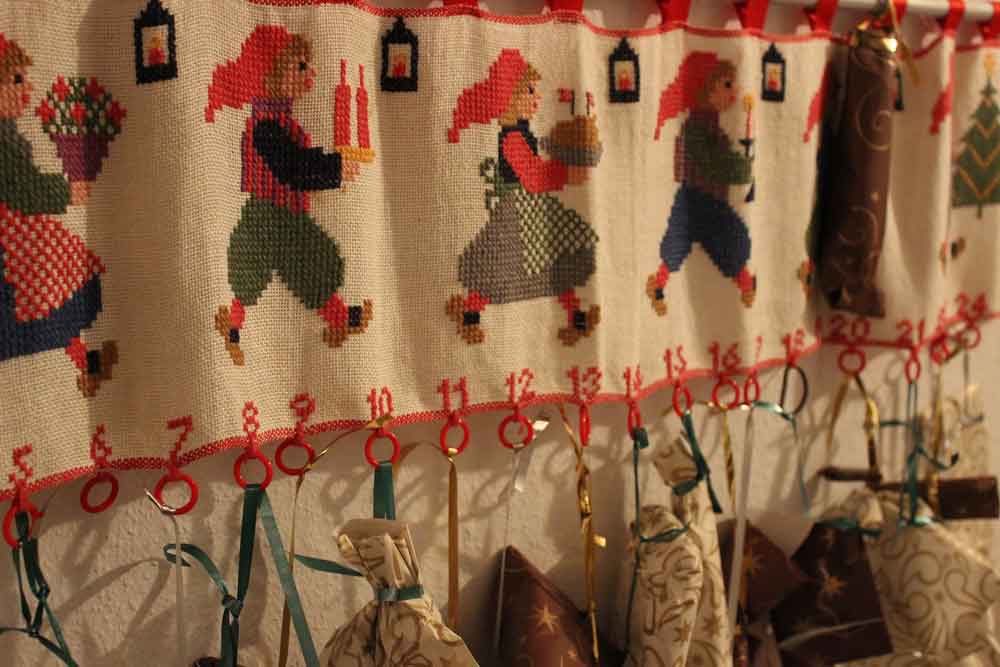 Danish-advent-calendars-gift-wrapped-presents-pakkekalender-yule